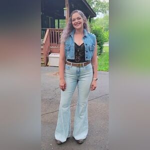 Veronica Beard Light Wash Blue Flare Jeans sizes 29